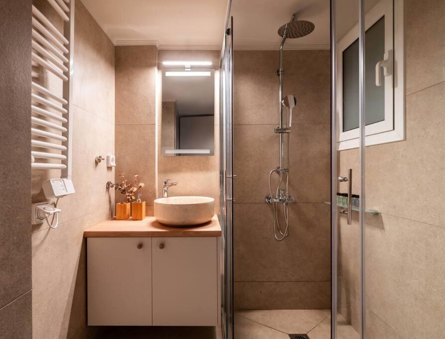 Delightful Sense 2Bd Apt In Kolonaki 7 Min To Metro Афины Экстерьер фото